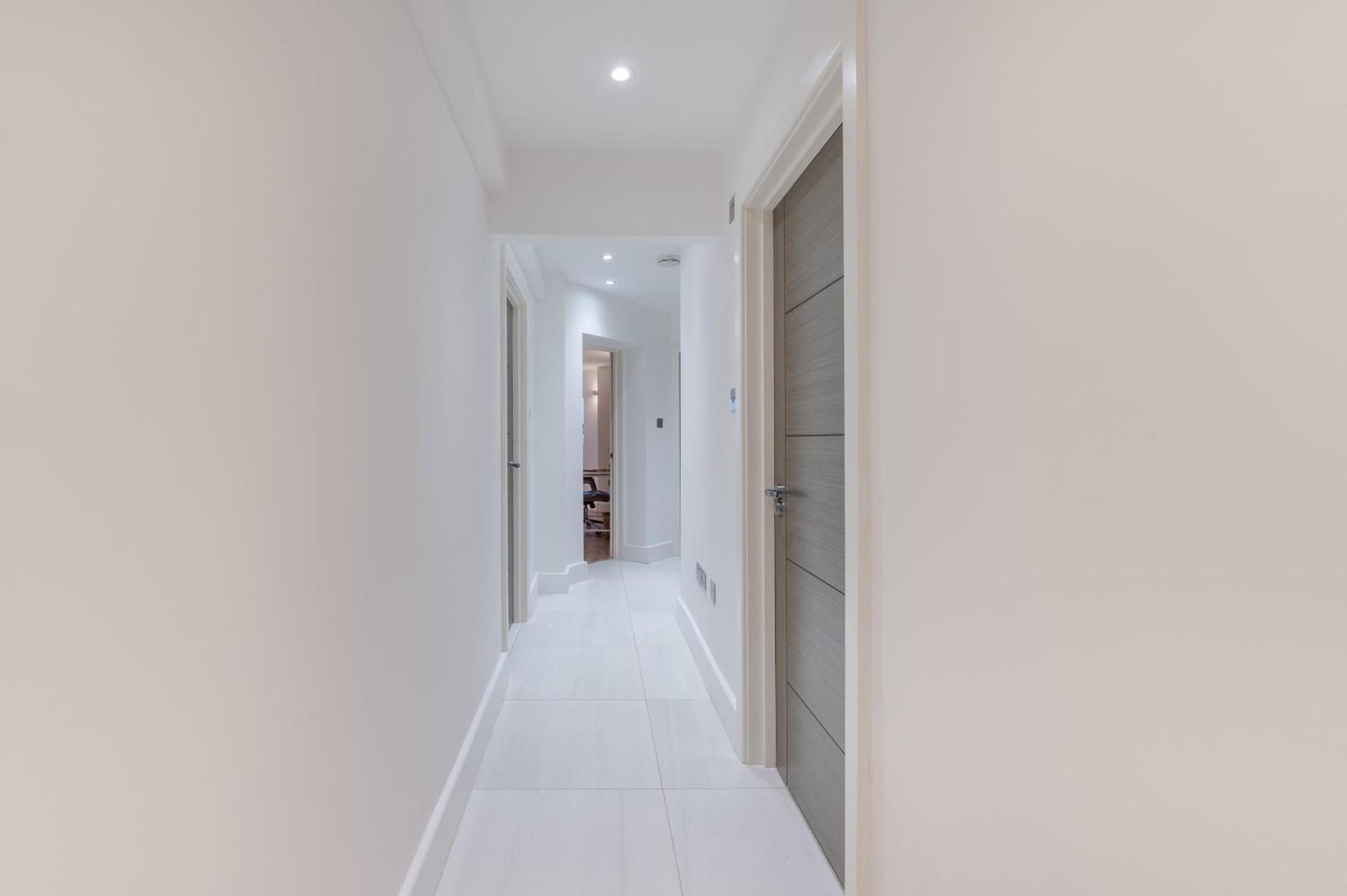 A Golden Haven Retreat In London Apartment Exterior photo
